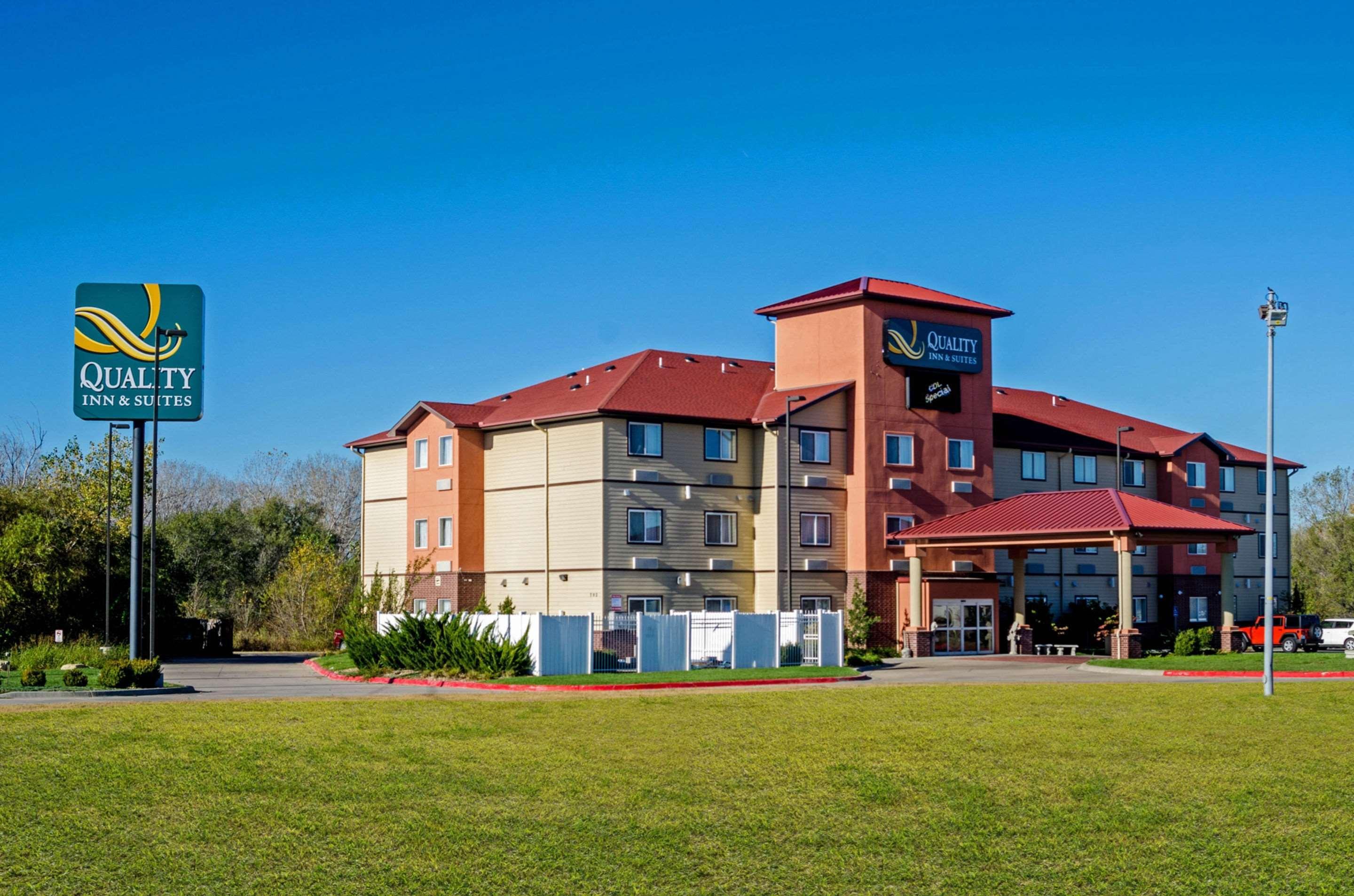 Quality Inn & Suites Park City Bagian luar foto